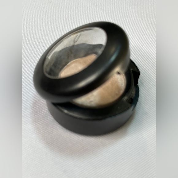 MAC eyeshadow PHLOOF! frost ~ Very Rare - Picture 4 of 5